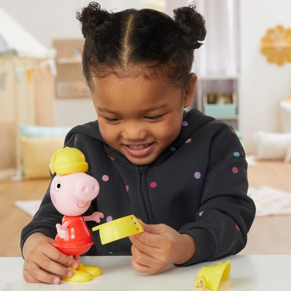 Peppa Pig divertimento nel vestirsi Figur 15 cm con 6 Accessori per Giorni di Pioggia e Neve