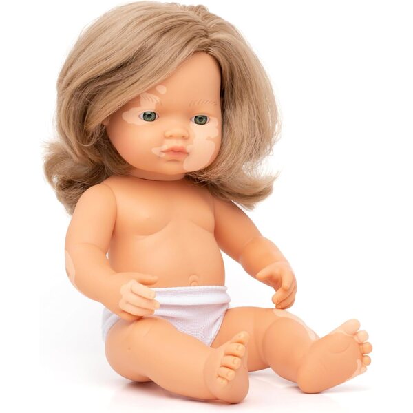 Miniland Kaukasica Puppe 38 cm mit Vitiligo, beweglich und duftend, handgefertigt in Spanien