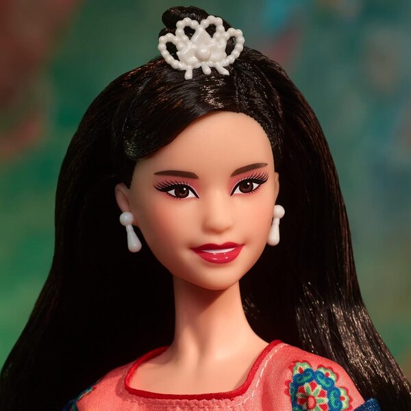 Barbie Lunar New Year mit Hanfu, inspiriert von den Dunhuang-Höhlenmalereien, elegant und sammelbar