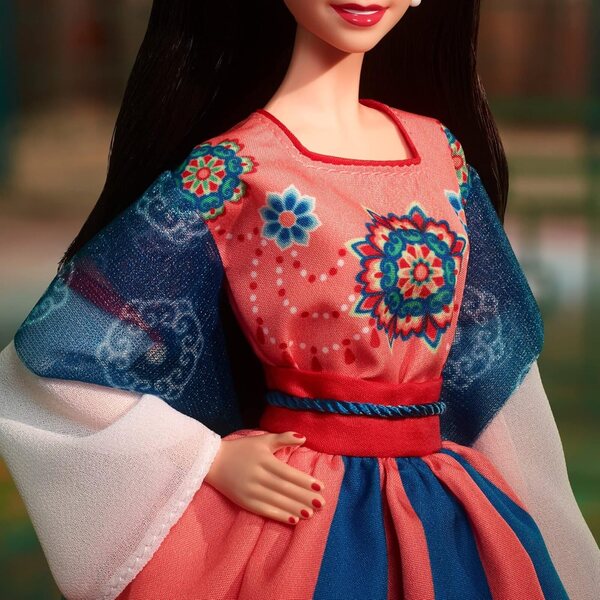 Barbie Lunar New Year mit Hanfu, inspiriert von den Dunhuang-Höhlenmalereien, elegant und sammelbar