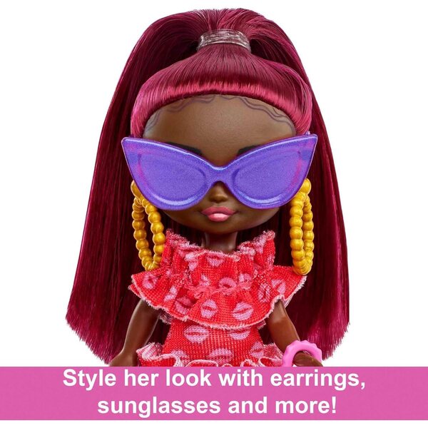 Barbie Extra Mini Minis Puppe mit Zubehör für Kinder ab 3 Jahren – rotes Outfit und rote Haare