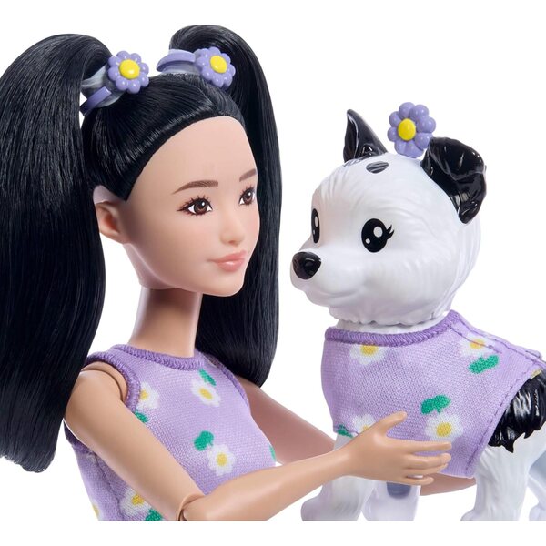 Barbie Twinning Looks mit Hund im fliederfarbenen Blumenoutfit und passenden Accessoires