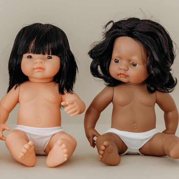 Miniland Babypuppe Südamerikaner 38 cm aus weichem Vinyl, Vanilleduft