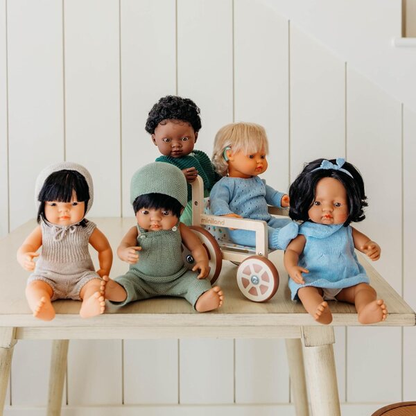 Miniland Babypuppe Südamerikaner 38 cm aus weichem Vinyl, Vanilleduft