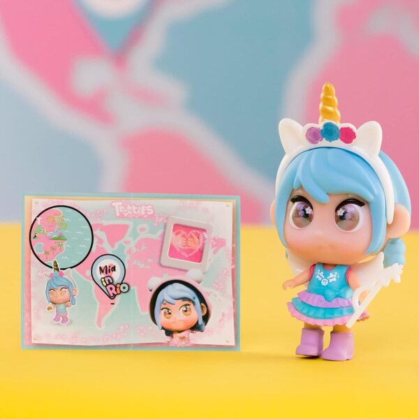 Trotties Mini Mia - Bambola 10 cm con Abiti in Silicone e Accessori Unicorno
