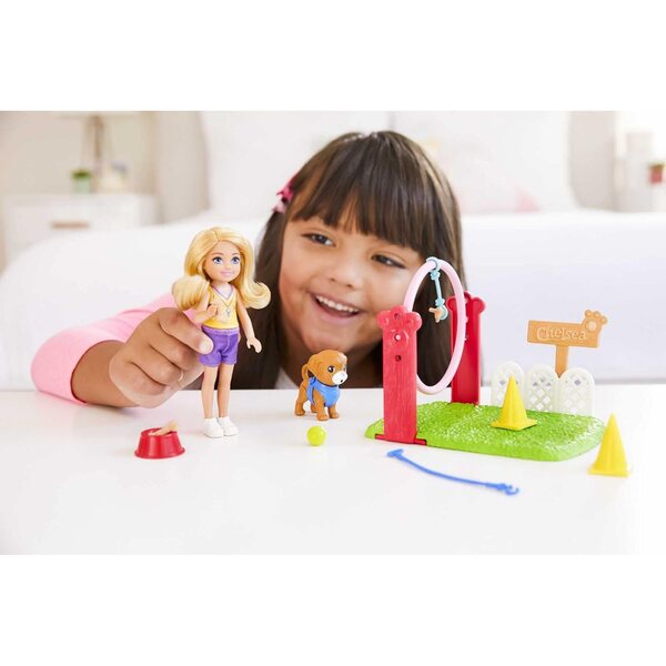 Barbie Chelsea Set mit Puppen- und Hundetrainingszubehör, 3+ Spiele