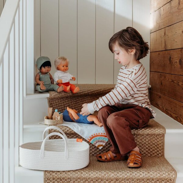 Miniland Babypuppe südamerikanischer Mann 38 cm aus weichem und flexiblem Vinyl