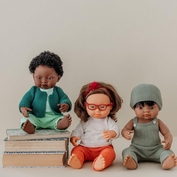 Miniland Babypuppe südamerikanischer Mann 38 cm aus weichem und flexiblem Vinyl