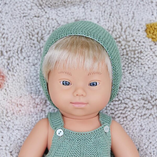 Miniland Europäische Kinderpuppe mit Down-Syndrom aus weichem Vinyl, 38 cm