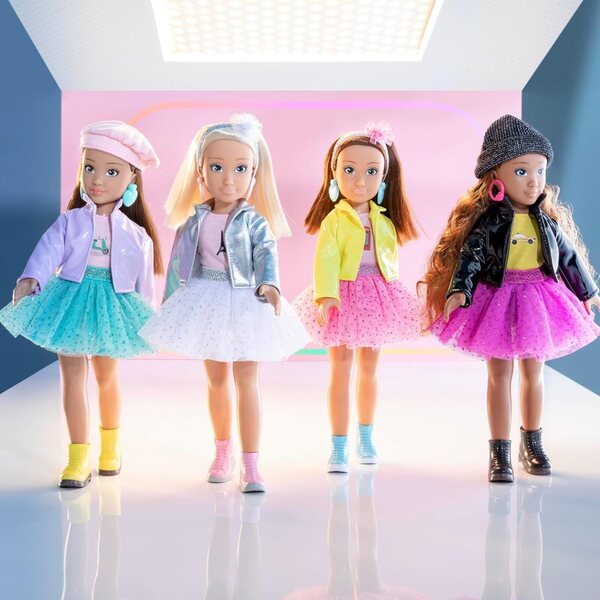 Corolle Girls Luna Mailand Fashion: 28 cm große Puppe, Vanille, 4 Modeaccessoires