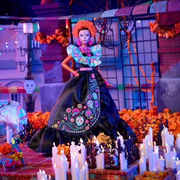 Barbie Signature 2024 Día De Muertos im schwarzen Kleid mit bunter Stickerei und festlichen Accessoires