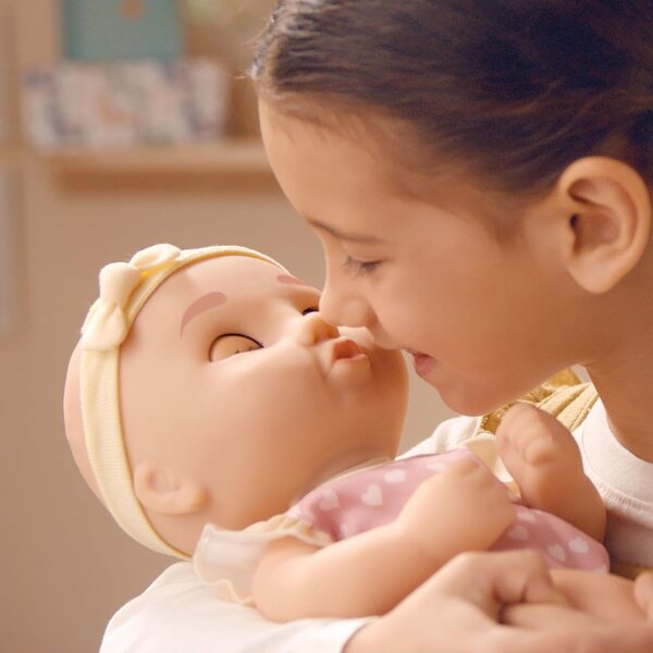 BE LOVED BABIES Gaby: 38 cm große Puppe mit weichem Körper, Accessoires und neutralem Look für Kinder ab 18 Monaten