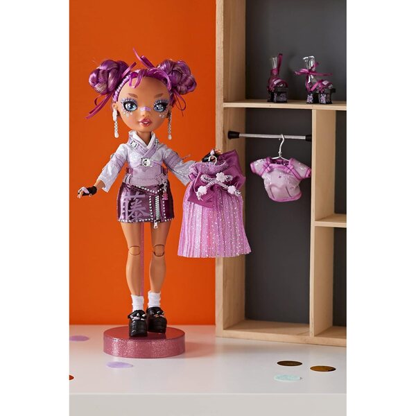 Rainbow High Lila Yamamoto – Modepuppe mit 2 Mix&Match-Outfits und Accessoires für 6–12 Jahre