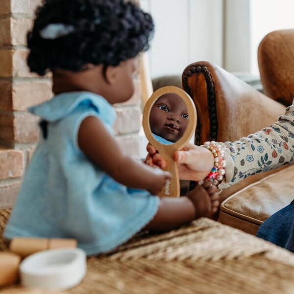 Miniland Afrikanische Babypuppe 38 cm aus weichem und anatomischem Vinyl für Kinder
