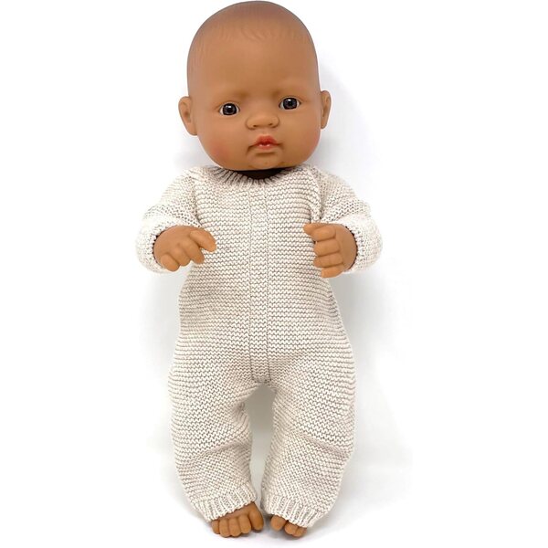 Miniland Strickpyjama beige aus recycelten Fasern für 38 cm große Puppen – ökologisch und sicher