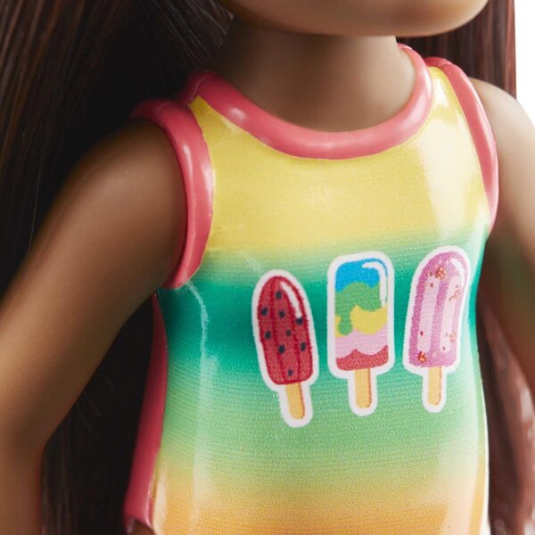 Barbie Chelsea Doll Beach Design 15,2 cm – Sommerlicher und verspielter Look