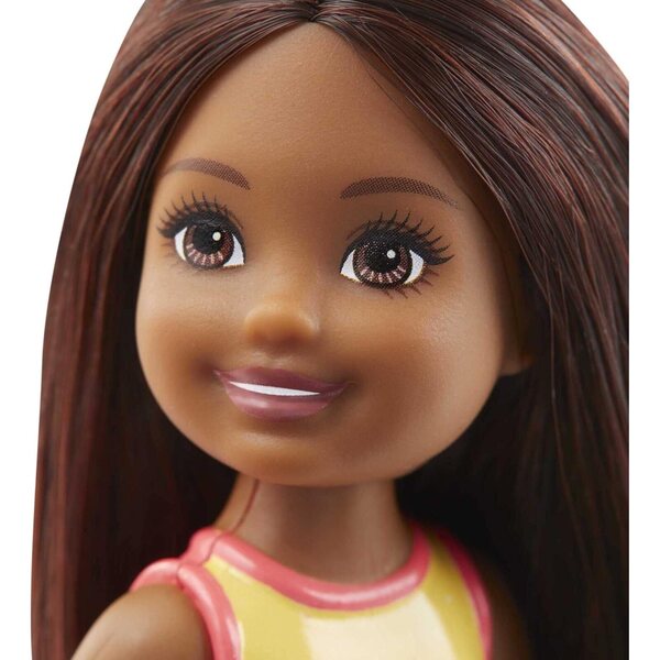 Barbie Chelsea Doll Beach Design 15,2 cm – Sommerlicher und verspielter Look