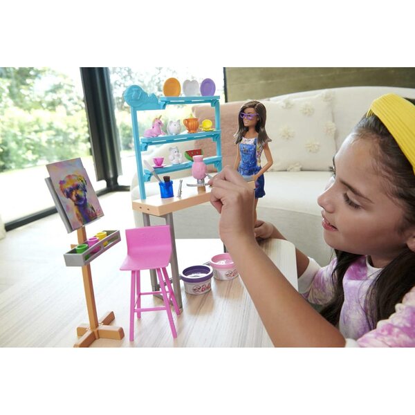 Barbie HCM85 Relax and Create Kunst Studio con Pupa e 25+ Accessori Creativi per Bambini
