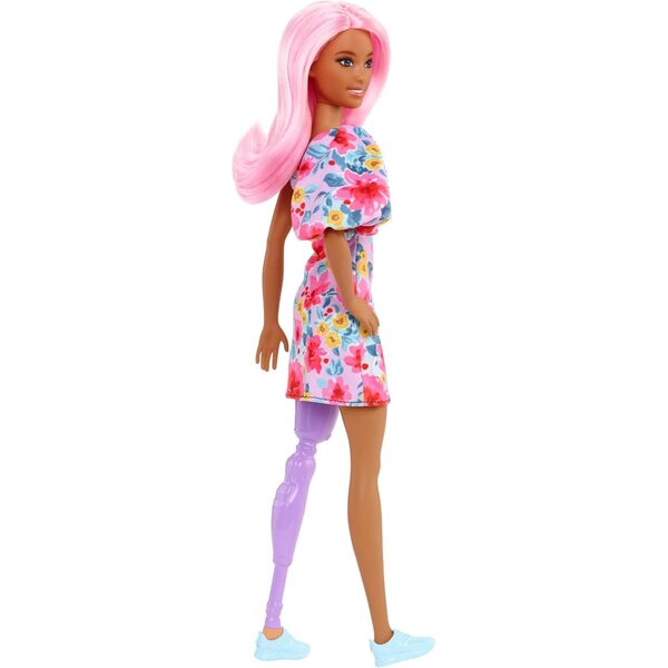 Barbie Fashionistas mit Beinprothese, rosa Haaren und trendigen Outfits für Kinder