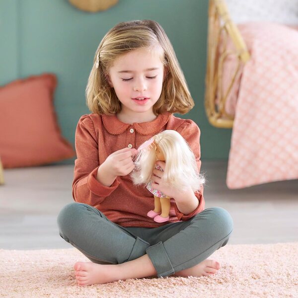 Corolle Miniwelt Rosy 20 cm Puppe mit Vanilleduft, Outfit und extra Pinsel, Geschenkset
