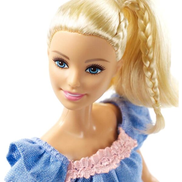 Barbie Fashionistas Pupa con Outfit Blu e Rosa e Set Moda Completo