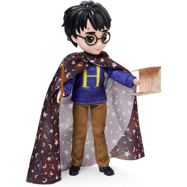 Harry Potter Puppe 20 cm mit magischem Zubehör: Pullover, Umhang, Zauberstab und mehr