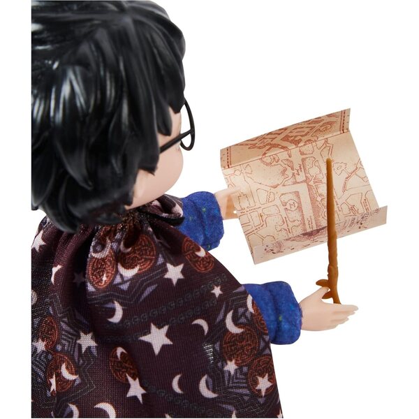Harry Potter Puppe 20 cm mit magischem Zubehör: Pullover, Umhang, Zauberstab und mehr