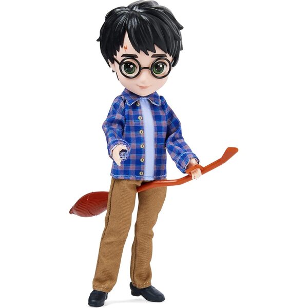 Harry Potter Puppe 20 cm mit magischem Zubehör: Pullover, Umhang, Zauberstab und mehr