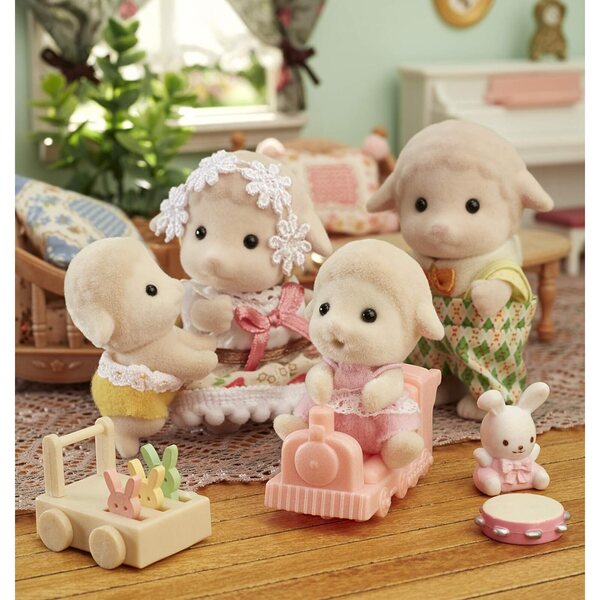 Sylvanian Families Schaf Zwillinge 5621 mit kleiner Lokomotive, Sammelfiguren