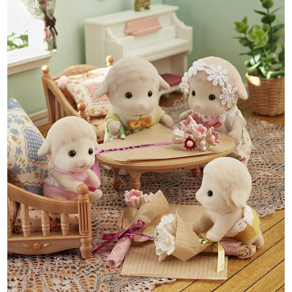Sylvanian Families Schaf Zwillinge 5621 mit kleiner Lokomotive, Sammelfiguren