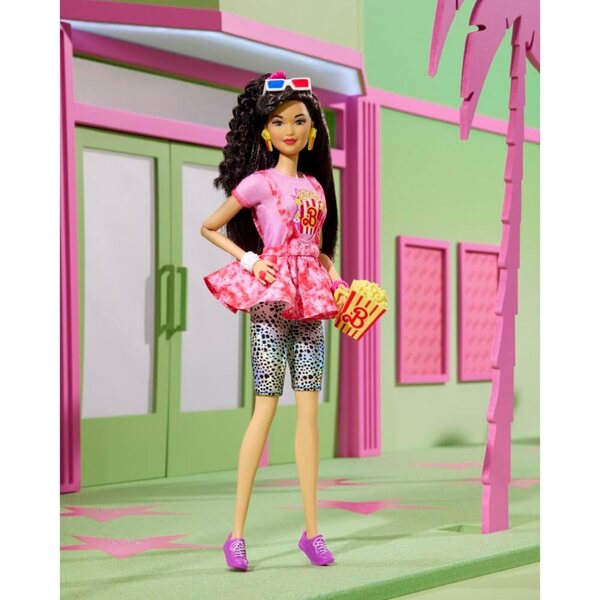 Barbie Rewind Filmnacht 80er-Serie mit Popcorn, VHS und Zubehör im Retro-Stil