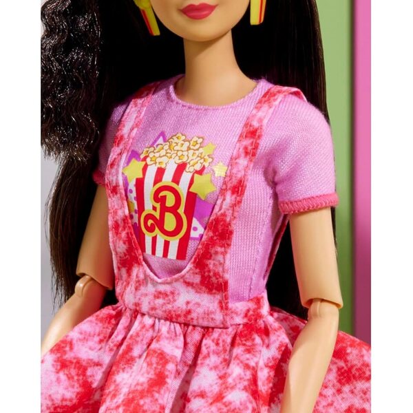 Barbie Rewind Filmnacht 80er-Serie mit Popcorn, VHS und Zubehör im Retro-Stil