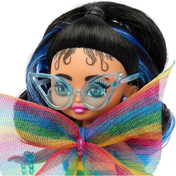Barbie Extra Mini Minipuppe Regenbogenkleid – trendige Modepuppe 8,3 cm