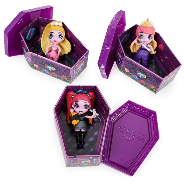 Zombaes Forever: Pupa Zombie da Collezione con Accessori e Bara, 8,9 cm