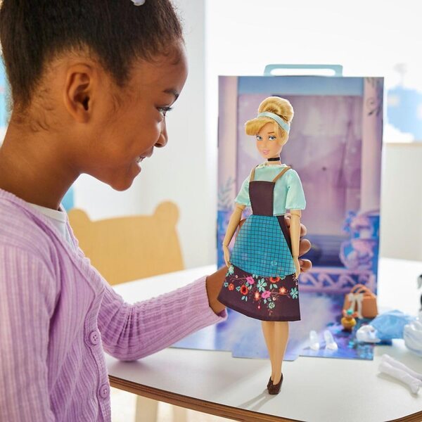Disney Cinderella Princess Figur 11" mit zusätzlichem Kleid und Zubehör
