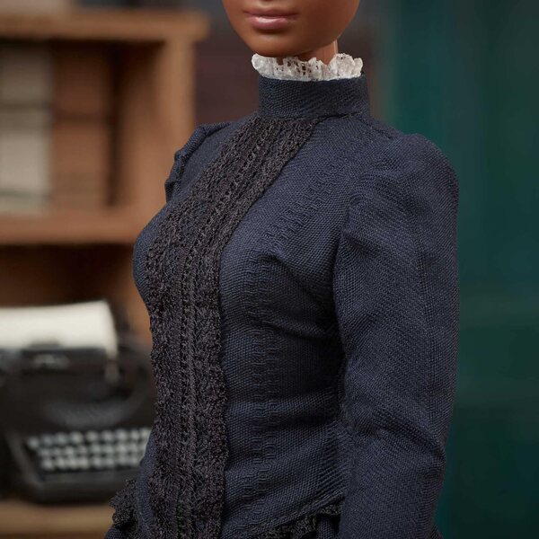 Barbie Ida B. Wells im blauen Kleid mit Accessoires, inspirierende Puppe für Kinder und Sammler