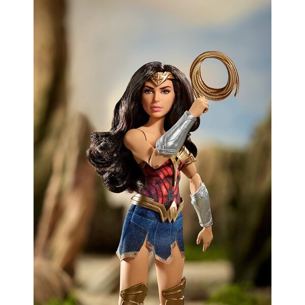 Action Figure Wonder Woman 30,5 cm Deluxe DC Comics con Abbigliamento da Guerriera