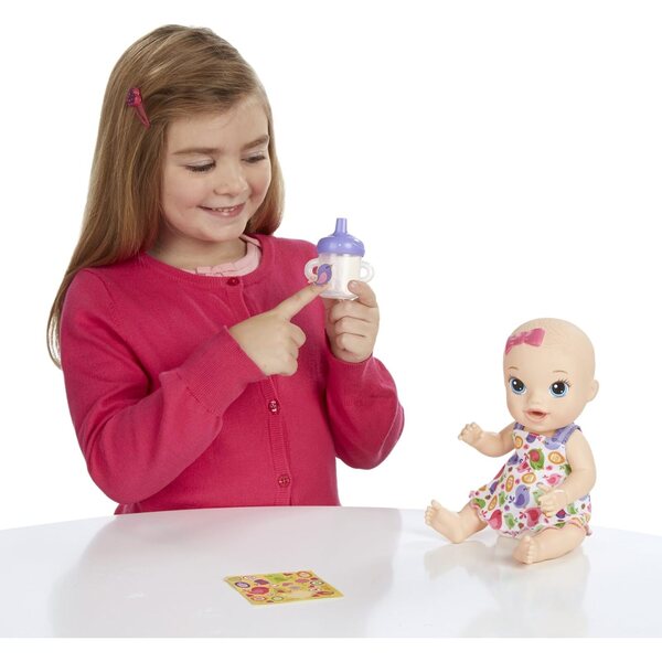 Baby Alive Sips 'n Cuddles trinkende und nässende Puppe im blonden Kleid