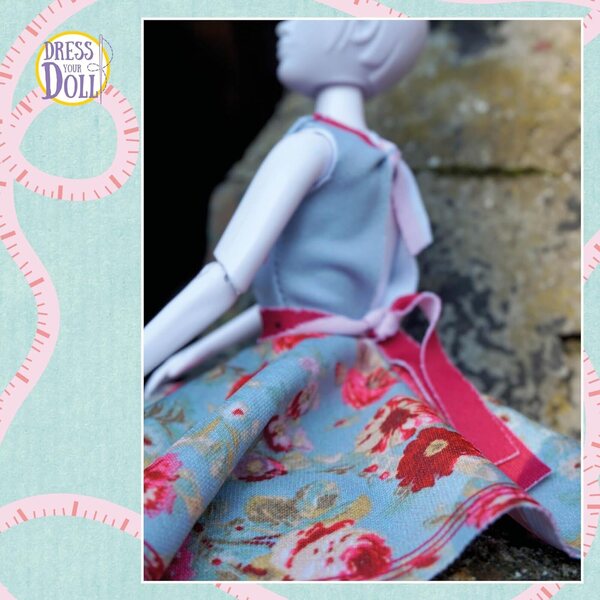 Dress Your Doll Nähset für Kinder mit Mini-Schaufensterpuppe und Peggy Peony-Stoff