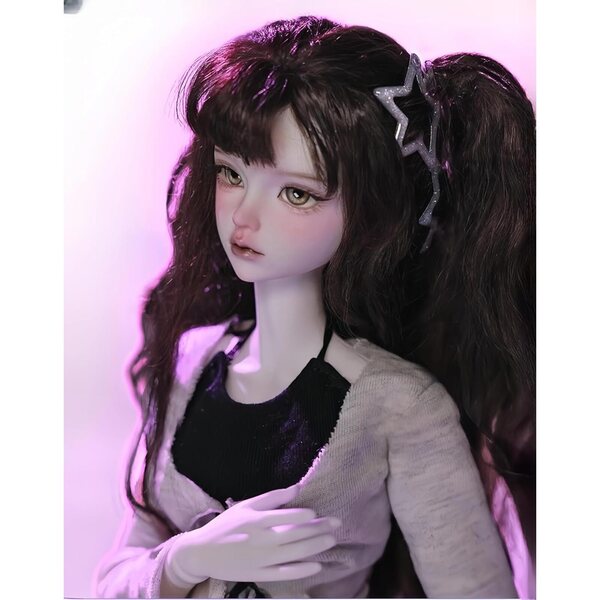AMITD BJD-1/4 Harzpuppe mit oszillierenden Gelenken, künstlerisches Make-up und Kleid inklusive