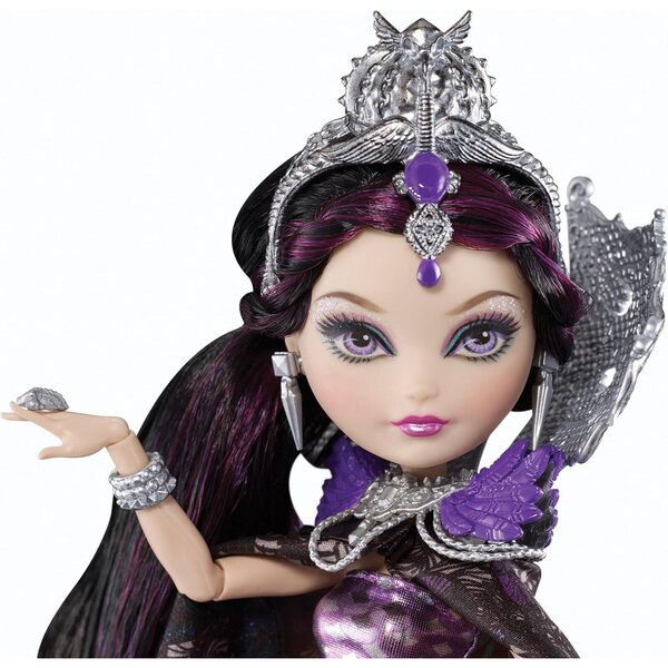 Ever After High Raven Queen Schicksalstag Puppe mit Umhang und Krone