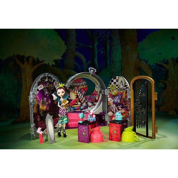 Ever After High – Wunderland-Spielset mit Rabenkönigin-Puppe und Zubehör