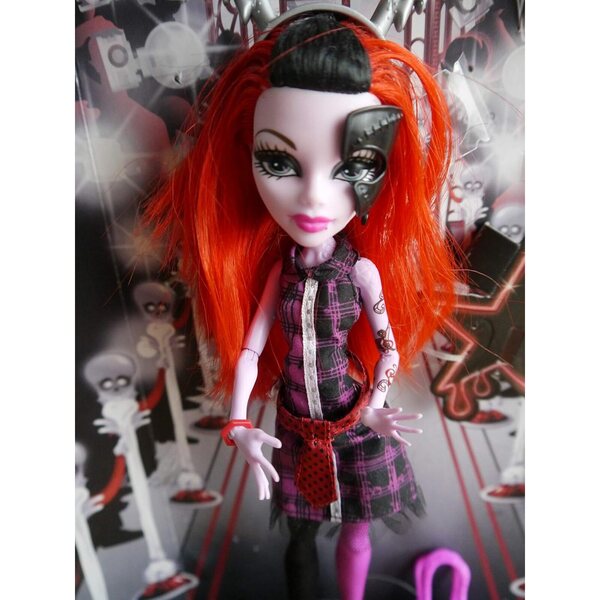 Monster High Fatale Fusion Operetta con look unico e accessori esclusivi