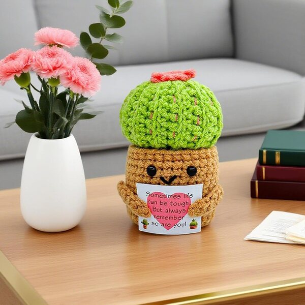 bambola cactus all’uncinetto in Garn – Decorazione fatta a mano per casa e ufficio 6x5,5x9 cm