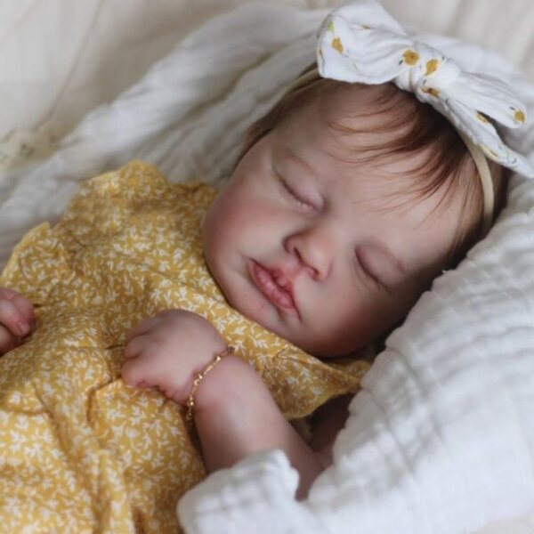 Lonian Reborn babypop 48 cm newborn met accessoires en knuffelig lijfje