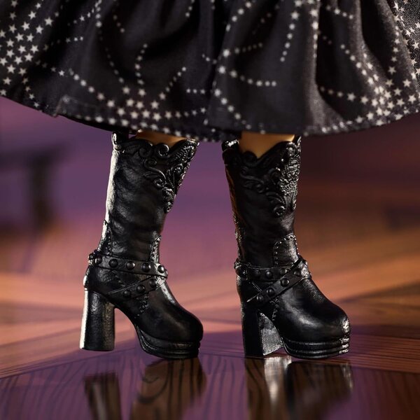Barbie Anna Sui Collector's Edition im Boho-Chic-Stil mit einzigartigen Accessoires