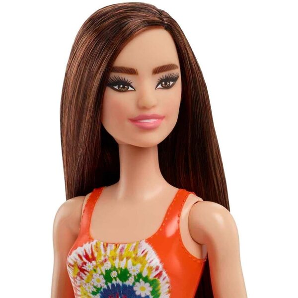 Barbie-Strandpuppe mit buntem Batik-Badeanzug – HDC49