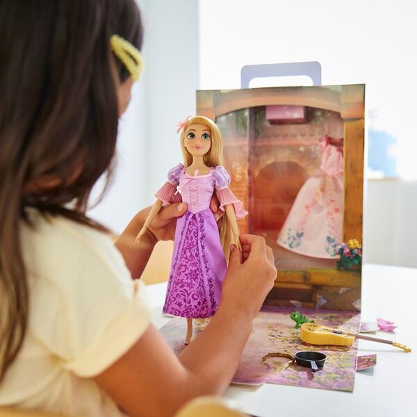 Disney Rapunzel 11-Zoll-Puppe mit zusätzlichem Kleid, inklusive Pascal und Malbuch