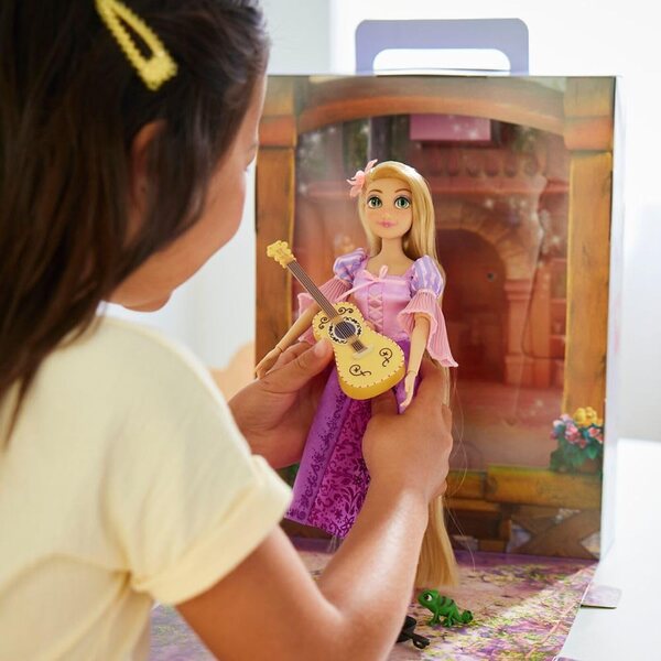 Disney Rapunzel 11-Zoll-Puppe mit zusätzlichem Kleid, inklusive Pascal und Malbuch