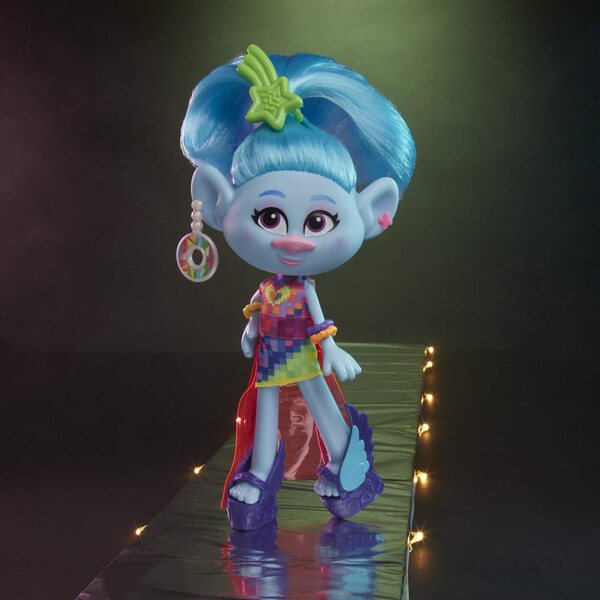 Pupazzo DreamWorks Trolls Glamour Seide con Abito, Scarpe e Accessori per Bambini 4+